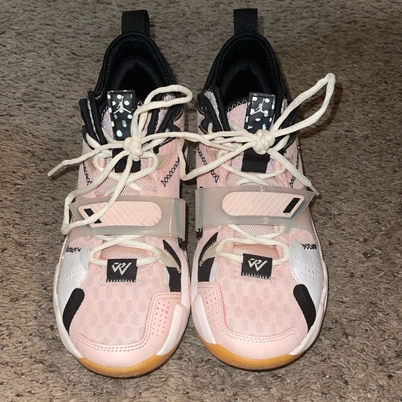 Size 8.5 Jordans / pale pink / lightly worn (excellent condition) - Picture 1 of 5